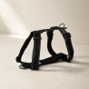 Arnés en Y Rukka Form negro ajustable para perros