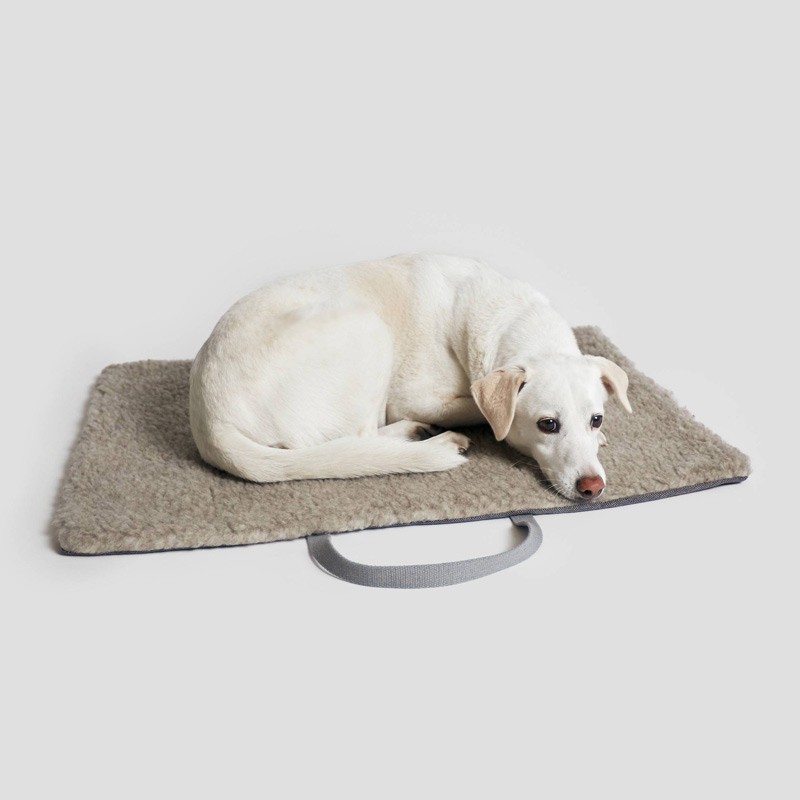 Cama para perro de viaje Tweed color gris